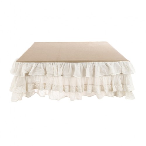 TABLE CLOTH WITH FRILLS