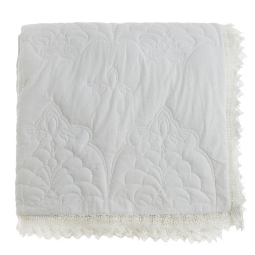 QUILT WITH LACE
