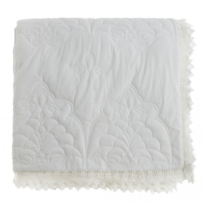 QUILT WITH LACE